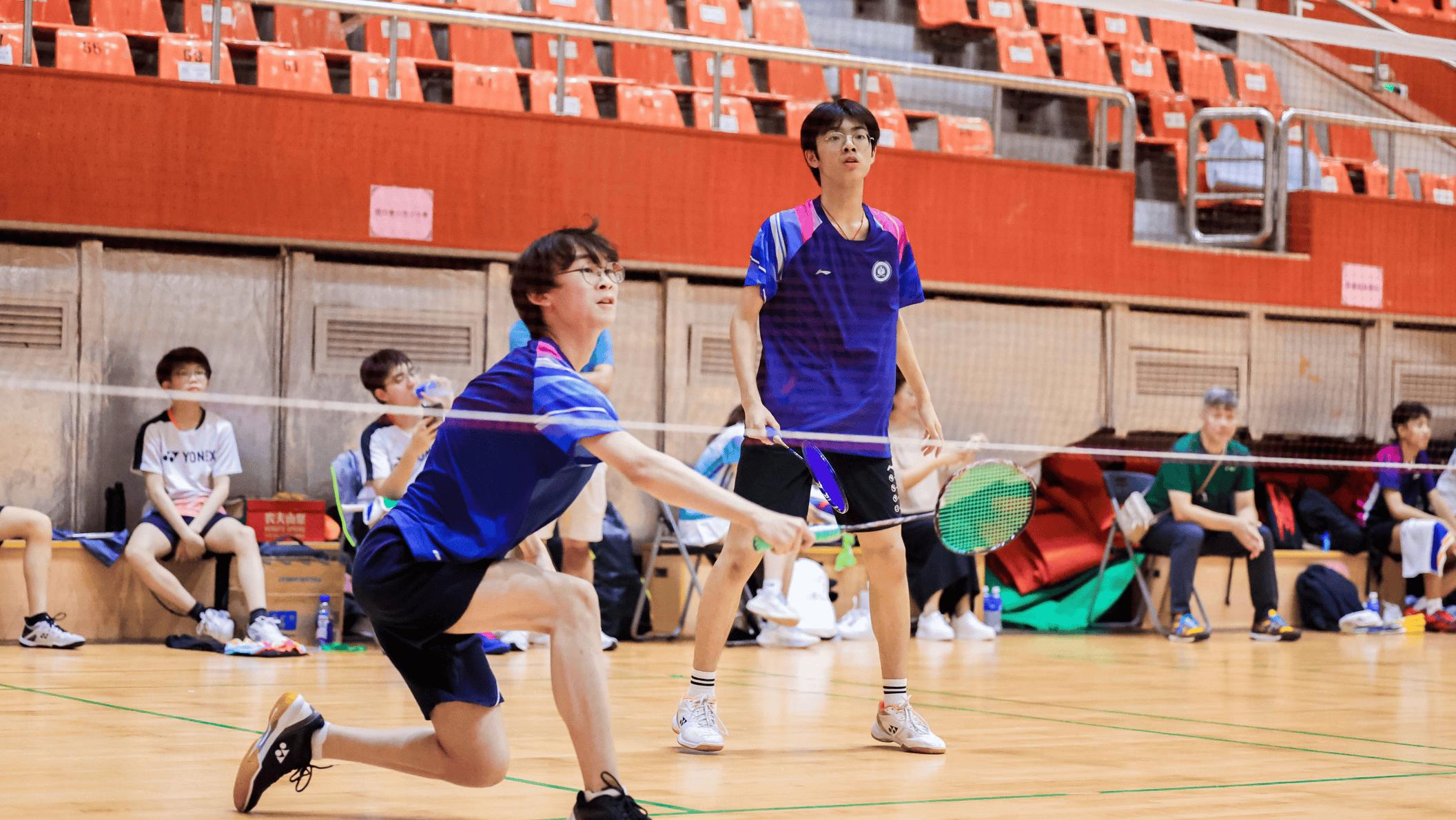 “粤港中学校际羽毛球邀请赛”在穗举行，12所粤港中小学以球会友