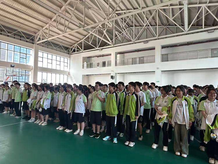 西航二中教育集团汉都新苑中学校区高中部首届羽毛球赛圆满落幕